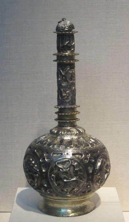 rosewater bottle, Iran, early 12th century (Freer Gallery)