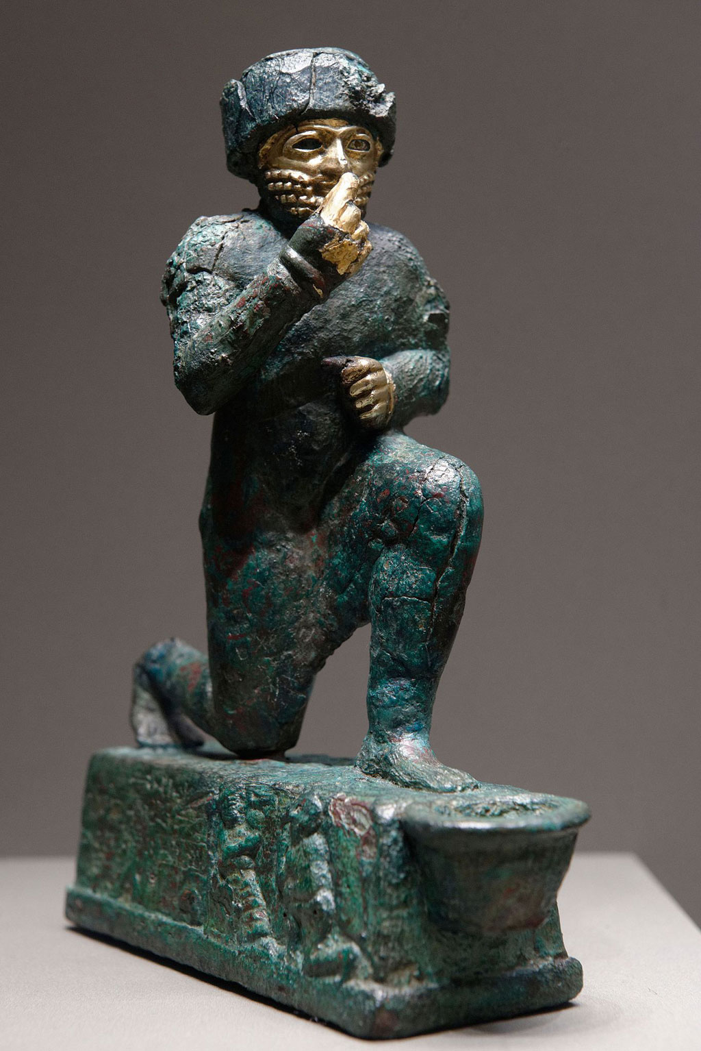 Man of Larsa in ancient Sumer making an offering to Amurru (Martu) for Hammurabi's life